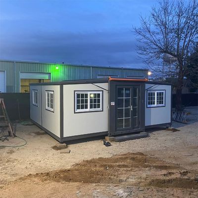 56平方メートルの床面積と30フィートの長さの拡張可能なコンテナハウス